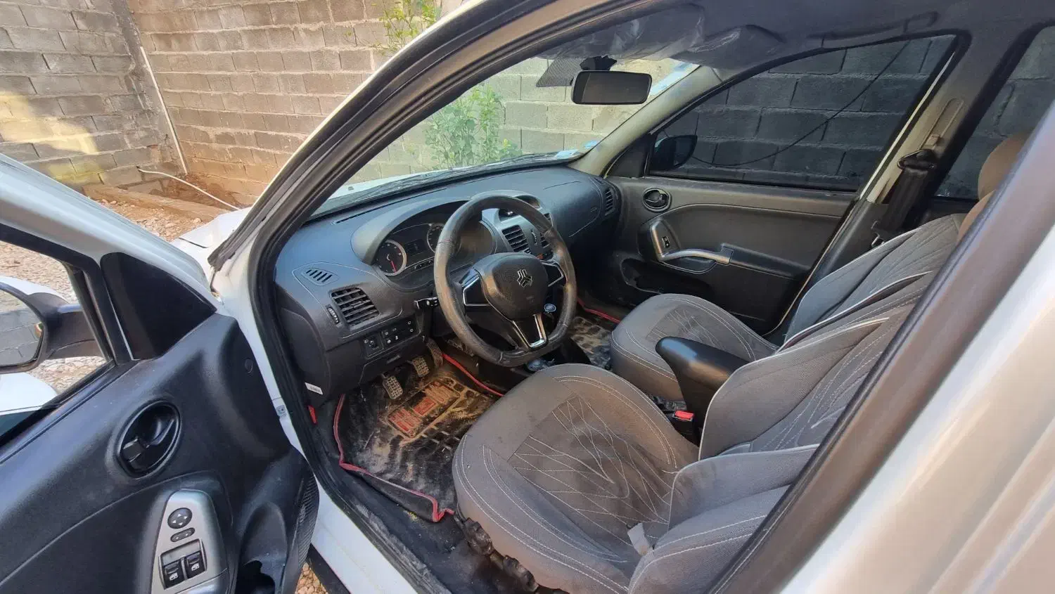 کویک ار سفید مشکی مدل ۴۰۲|خودرو سواری و وانت|جهرم, |دیوار