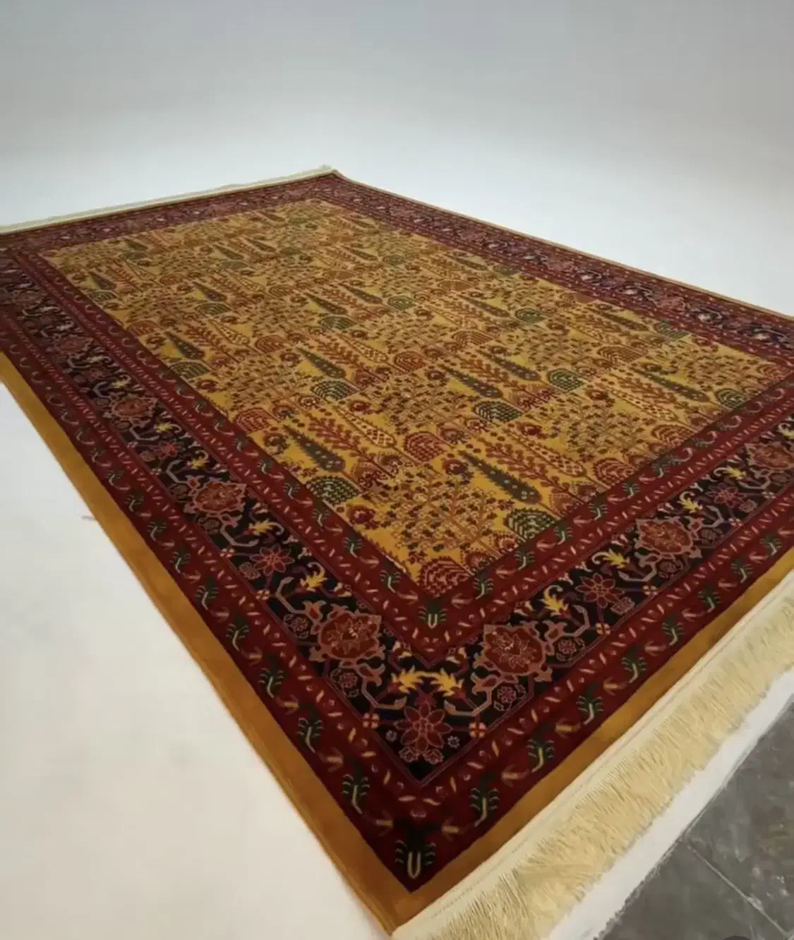فرش کهربا با نقش و نگار خاص/کد رنگ ۱۱۲۲|فرش|شیراز, لاله|دیوار