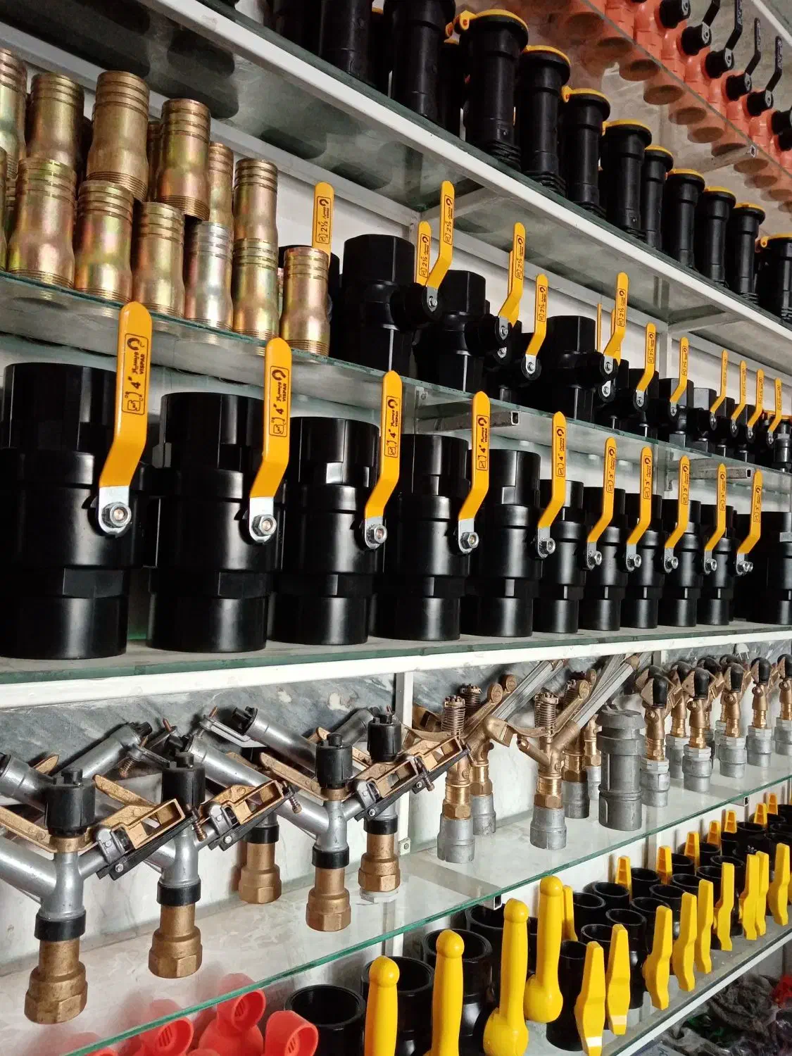 نوار تیپ، لوله پلی اتیلن، اتصالات و شیرآلات|خدمات باغبانی و درختکاری|پارس‌آباد, |دیوار