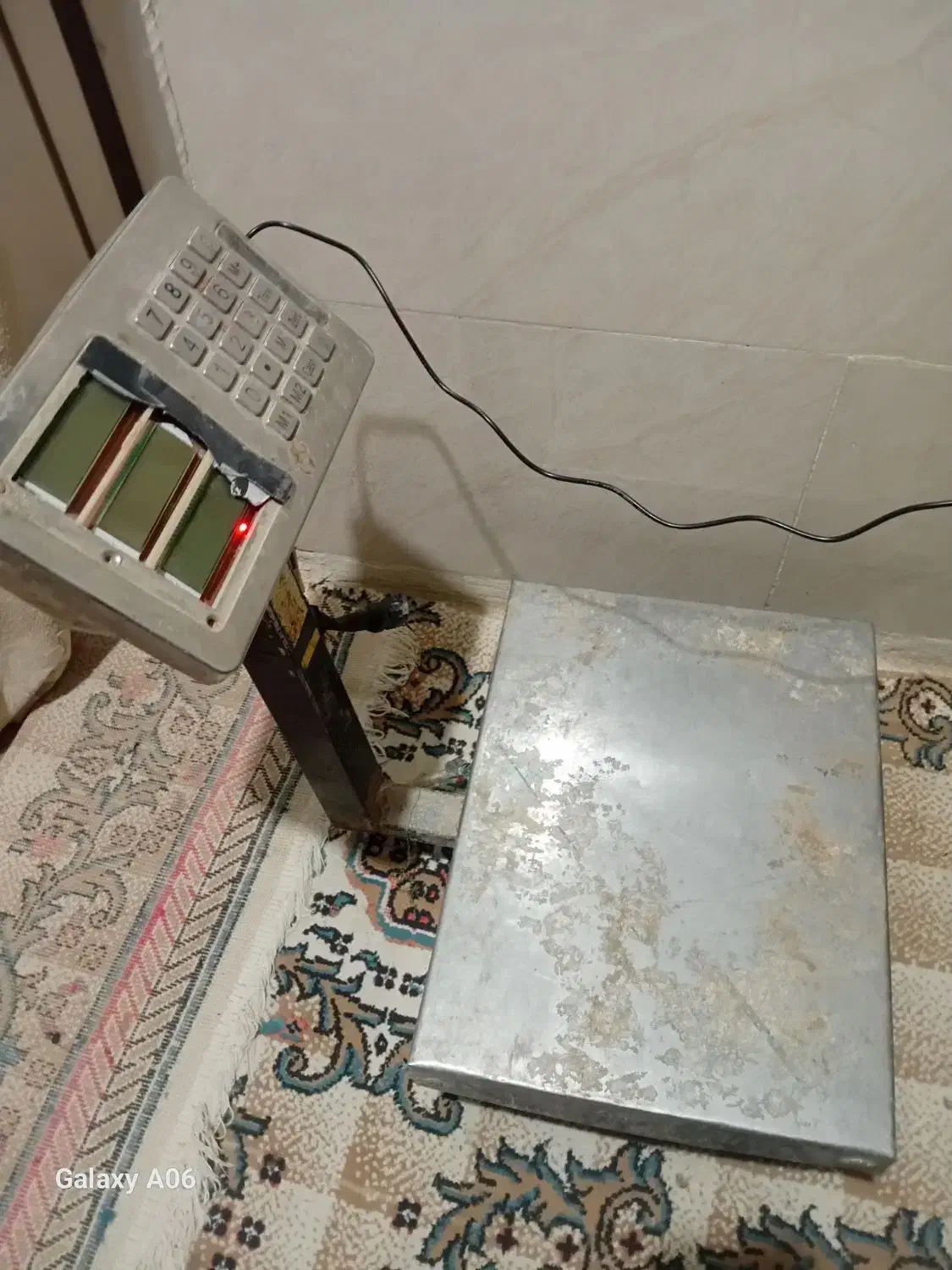 ترازو۳۰۰ سالم درجه یک و یک عدد اسپیکر میکرفن دار|فروشگاه و مغازه|بجنورد, |دیوار