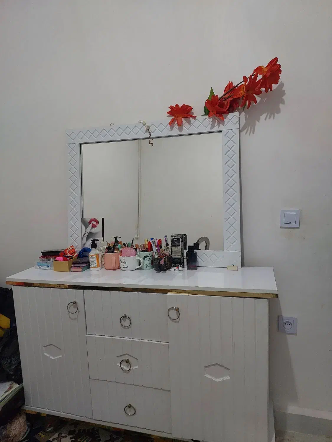 آینه وکنسول زیبا وتمیز|بوفه، ویترین، کنسول|دهلران, |دیوار