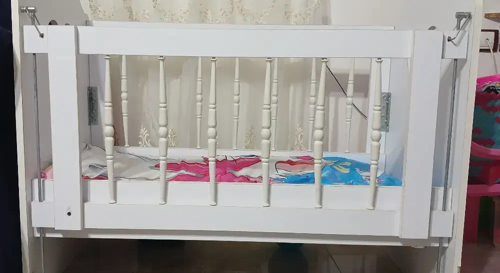 تخت گهوارهی کودک|تخت و صندلی بچه|سنگر, |دیوار