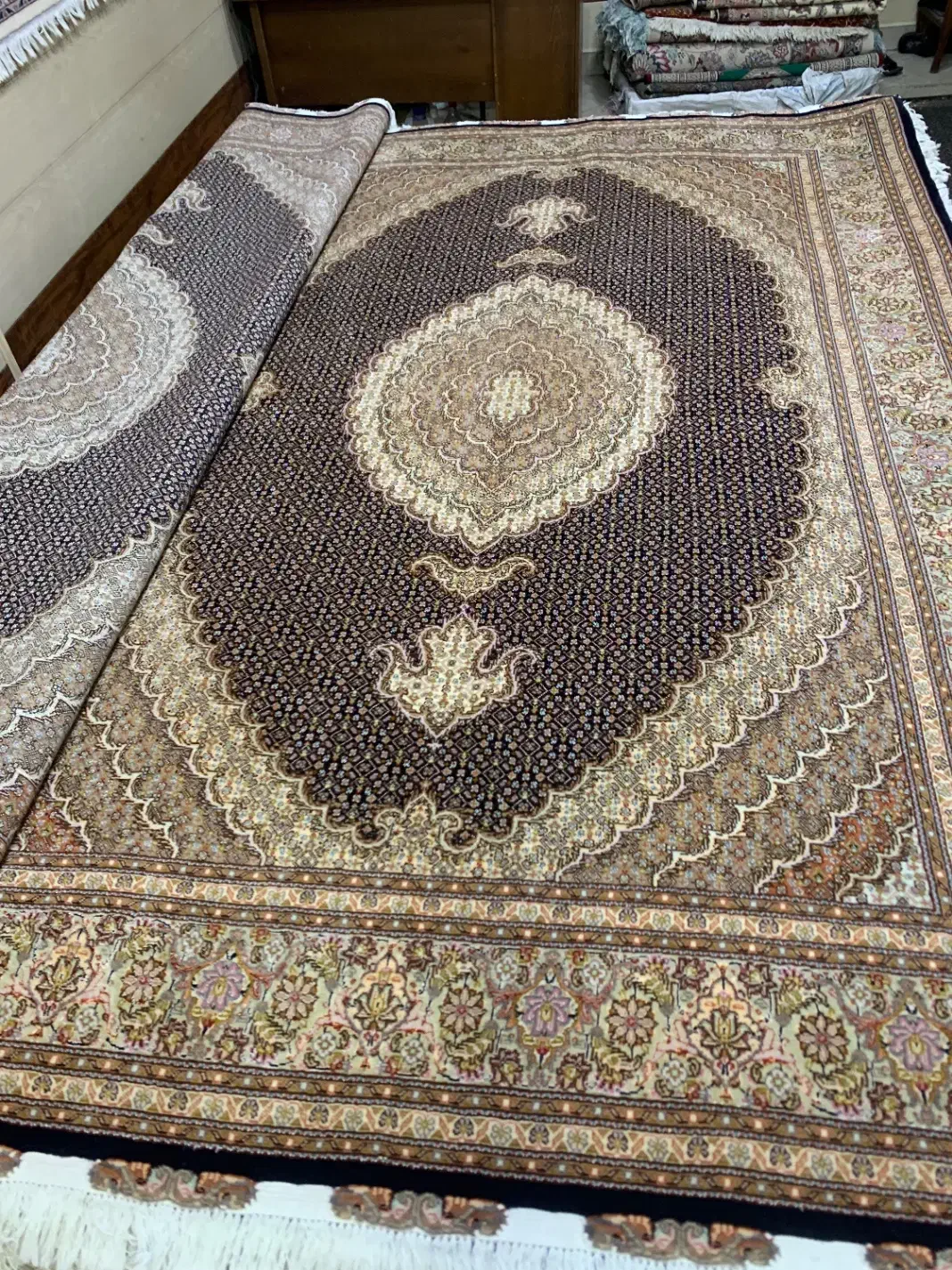 (فرش حق زاده)جفت۶متری ماهی مرینوس حاشیه افسری|فرش|تبریز, |دیوار