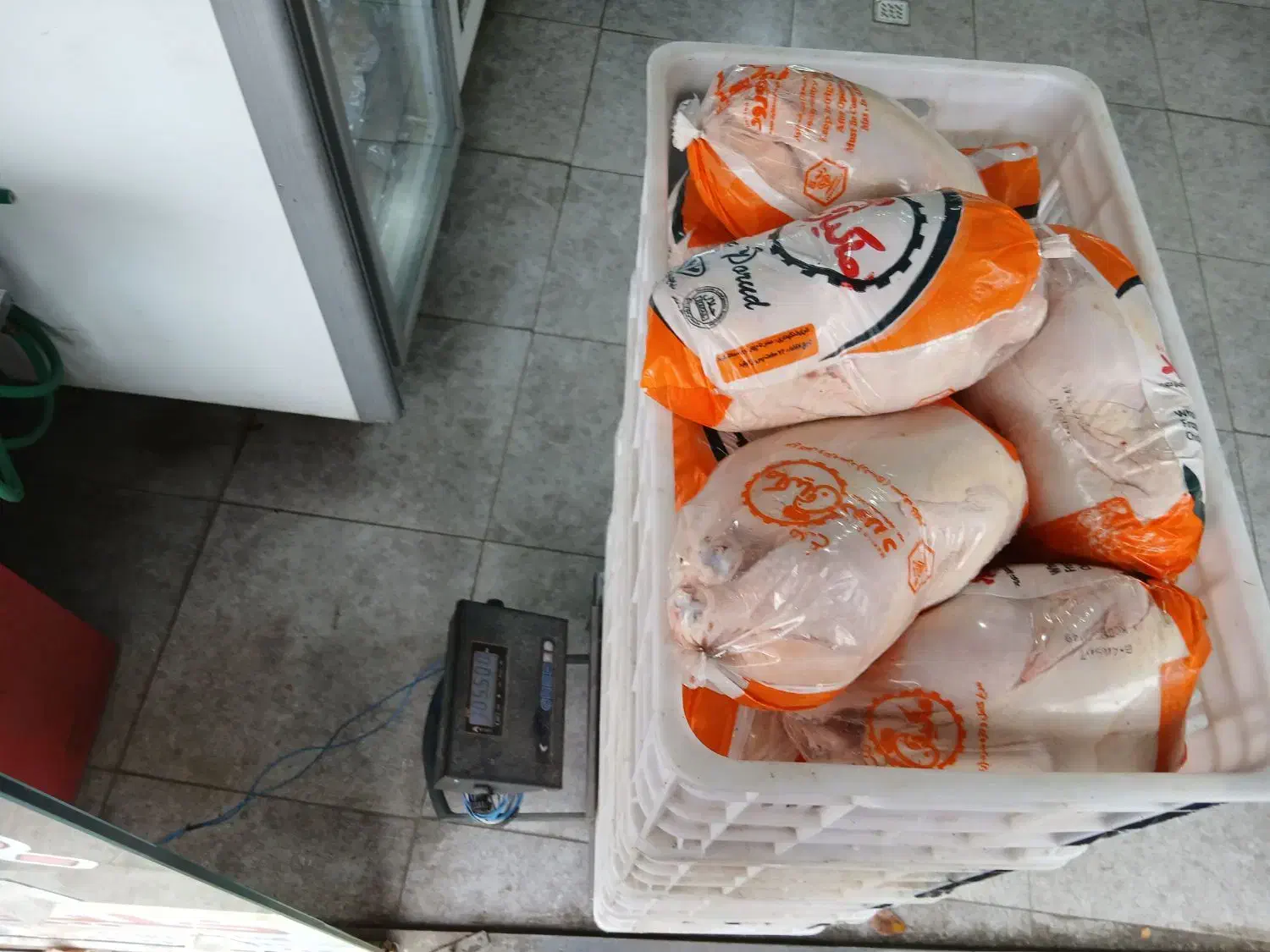 نیازمند همکار مسلط به خرد کردن مرغ|استخدام خدمات فروشگاه و رستوران|الیگودرز, |دیوار