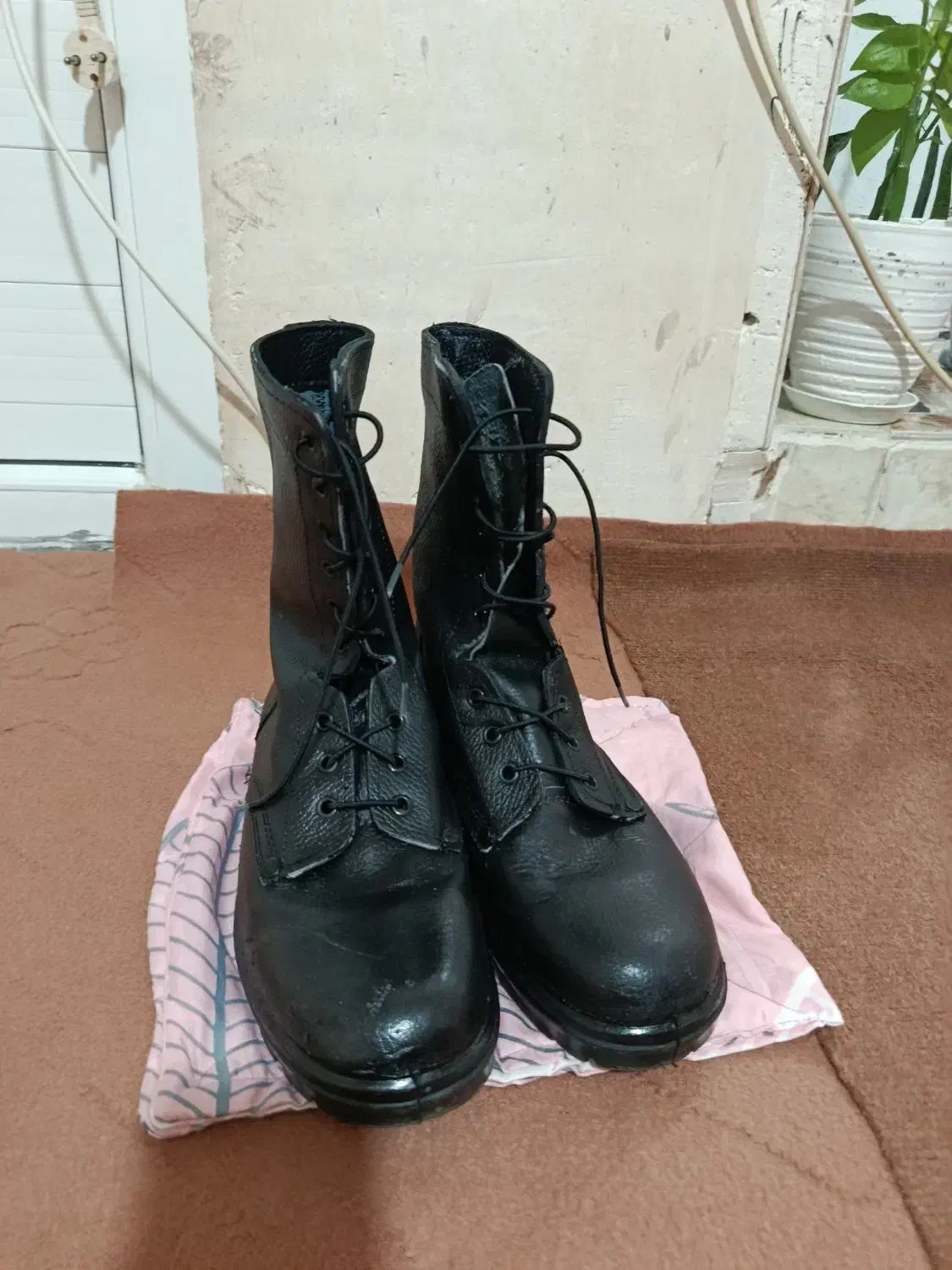 پوتین سربازی|کیف، کفش، کمربند|ابهر, |دیوار