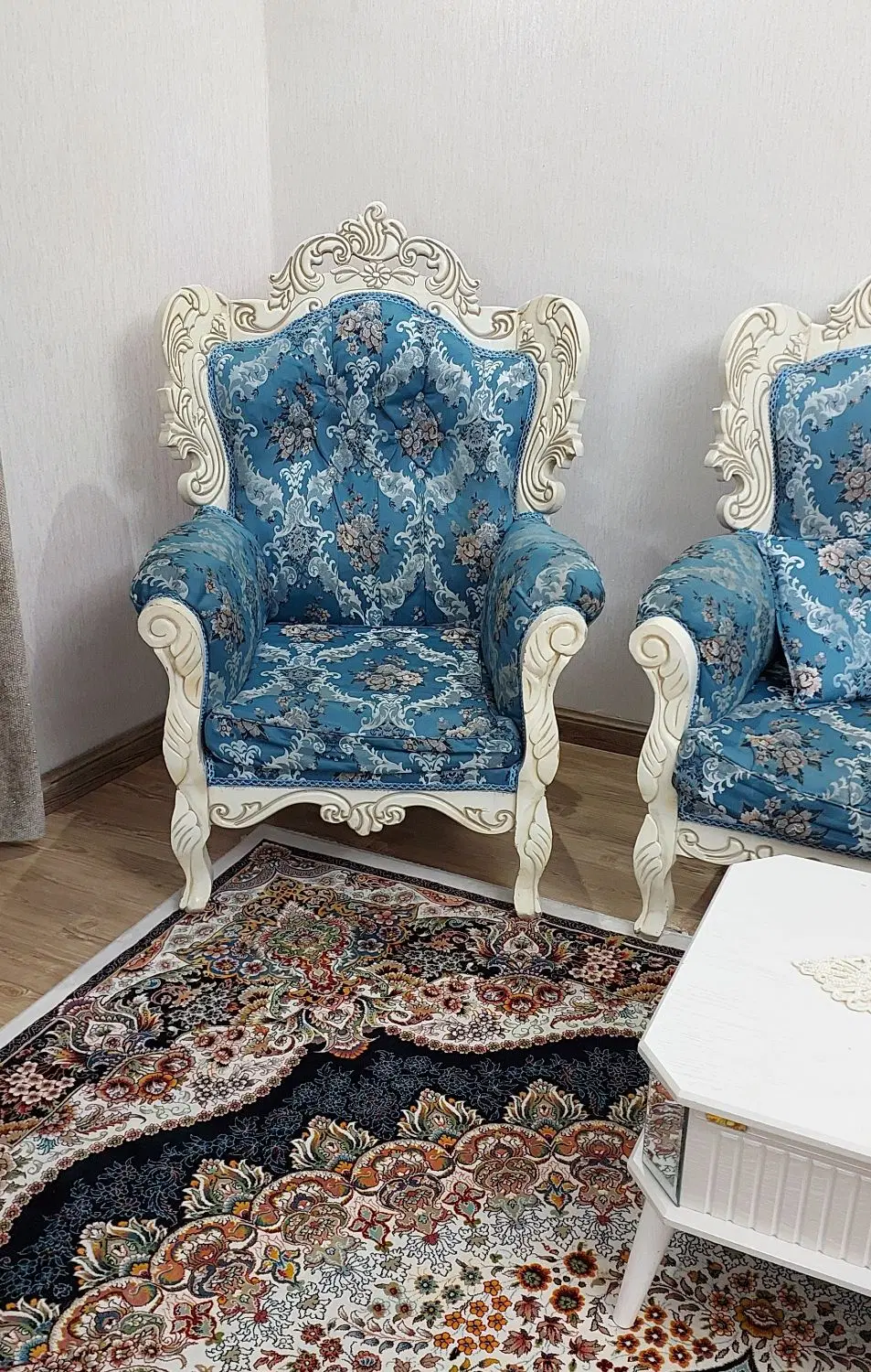 مبل ۷ نفره به همراه میز جلو مبلی و سه عدد عسلی|مبلمان خانگی و میز عسلی|تهران, جنتآباد شمالی|دیوار