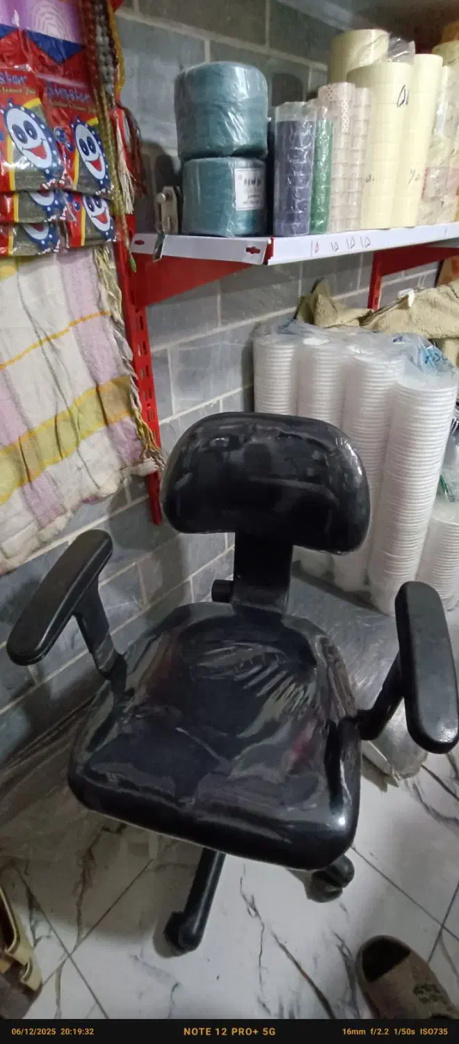 صندلی گردان|صندلی و نیمکت|نسیم‌شهر, |دیوار