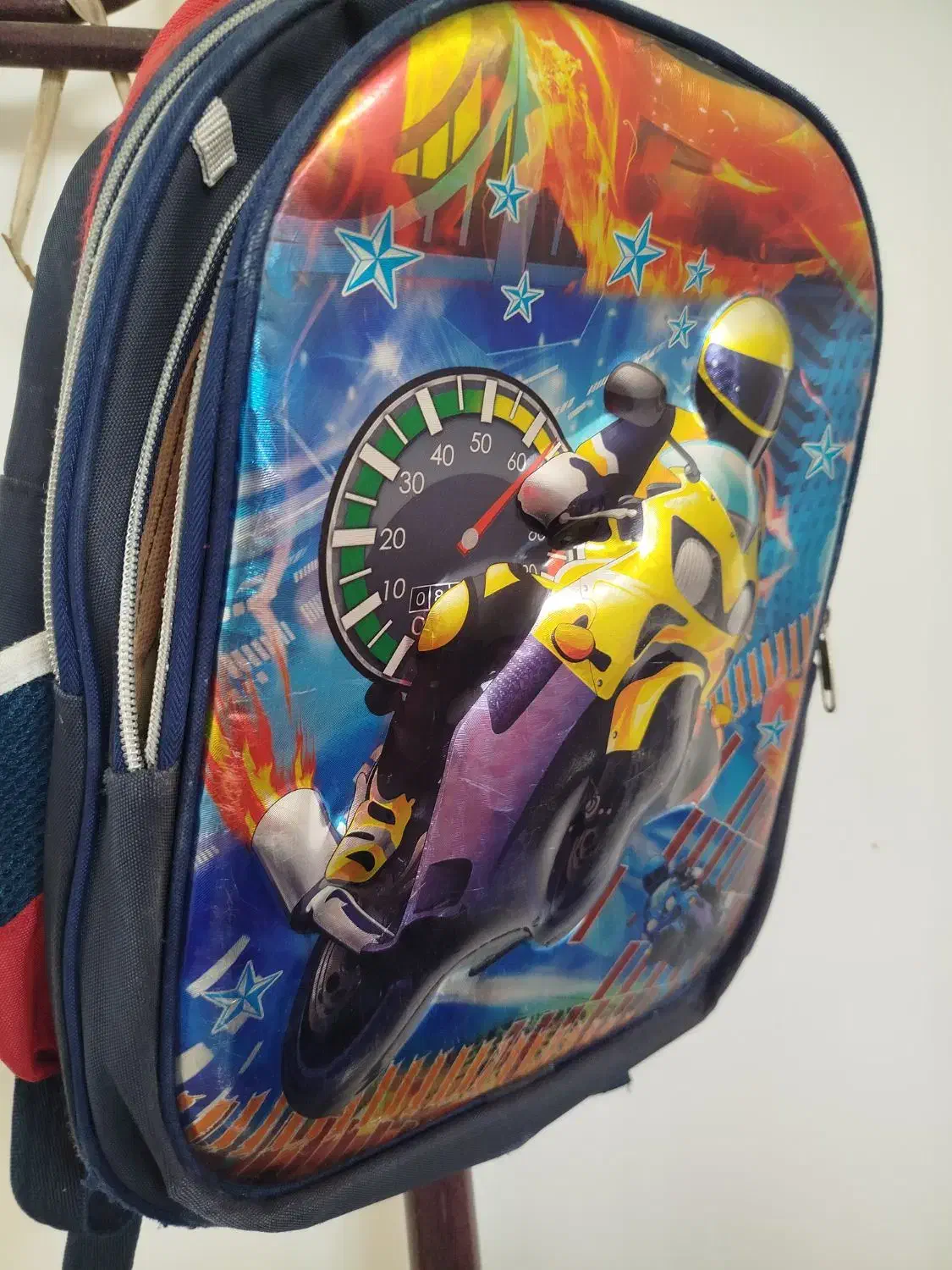 کیف مدرسه|کیف، کفش، کمربند|بم, |دیوار