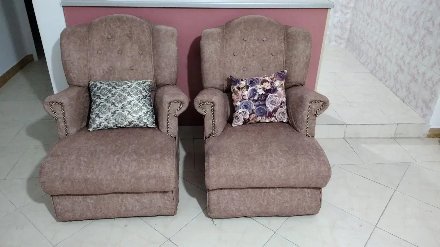 مبل راحتی ۷نفره با میزوسط و ۴عدد عسلی شیشه ای|مبلمان خانگی و میز عسلی|اراک, |دیوار