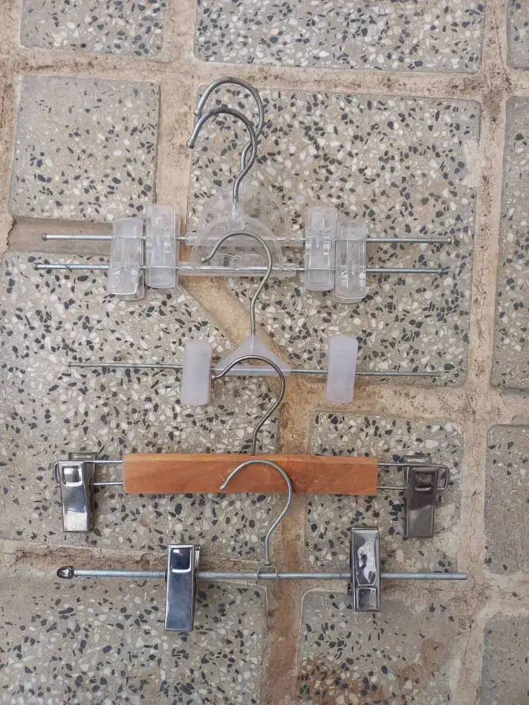 چوب لباس و گیره شلوار فروشگاه پوشاک|فروشگاه و مغازه|قروه, |دیوار