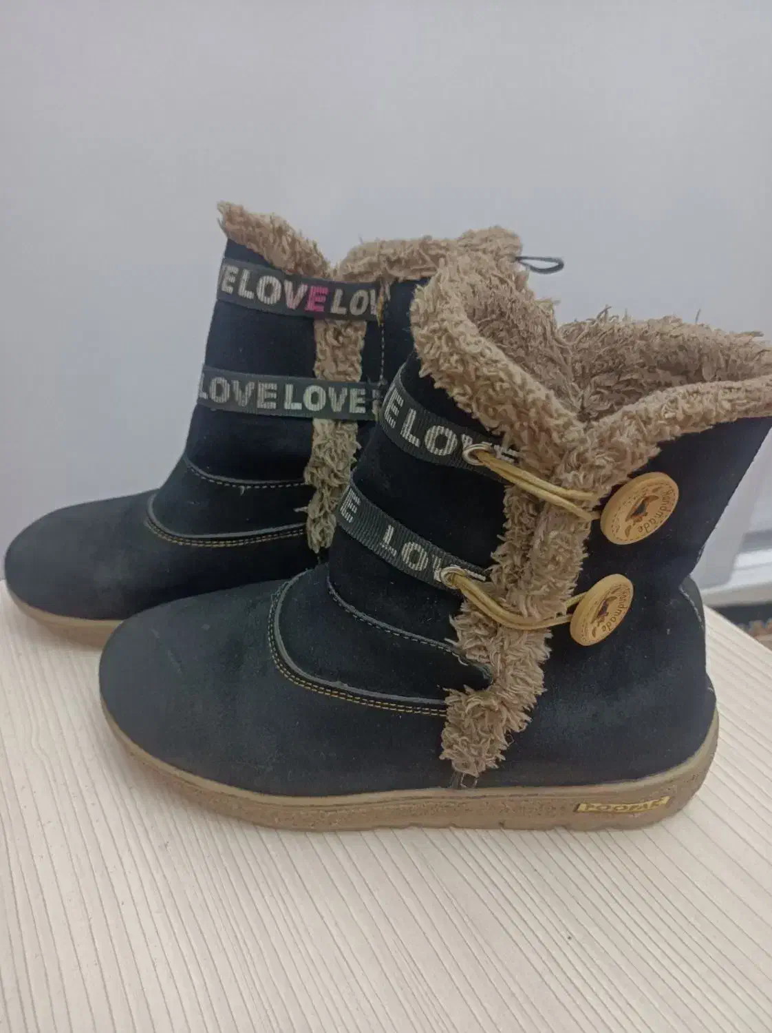 پوت|کیف، کفش، کمربند|میانه, |دیوار