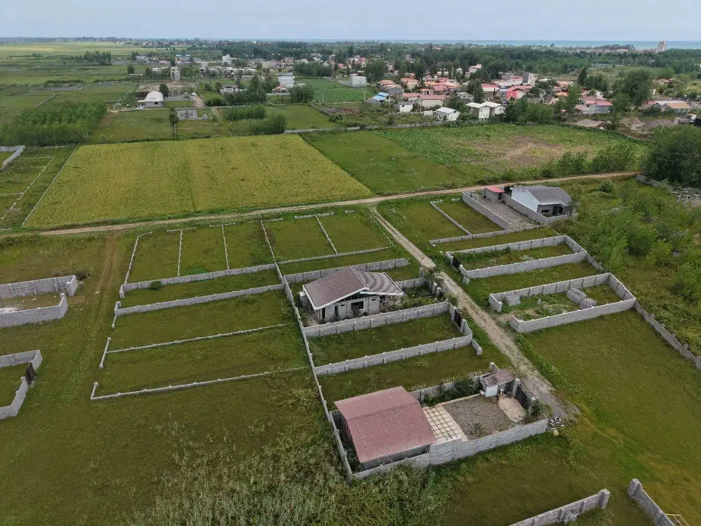 زمین شهرکی فا صله تا دریا 700 متر|فروش زمین و ملک کلنگی|رشت, حمیدیان|دیوار