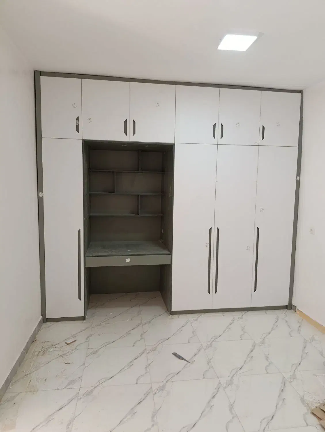 نصاب کابینت،کمد چهار چوب روس، درب اتاقی،|خدمات پیشه و مهارت|خرم‌آباد, |دیوار