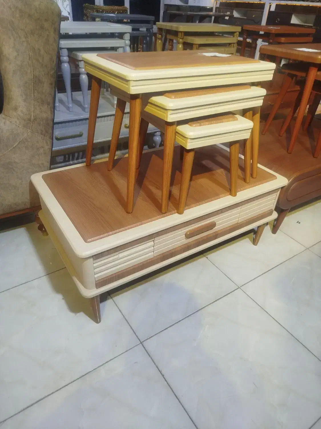 جلومبلی الیف زرکالاا|مبلمان خانگی و میز عسلی|یاسوج, |دیوار