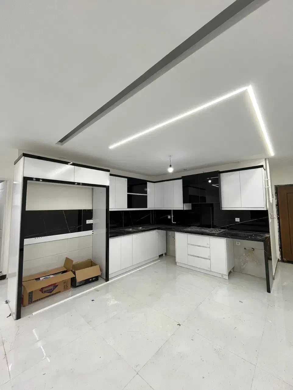 فروش واحد ۹۸متری بسیارلوکس  (دارای وام بدون‌اوراق)|فروش آپارتمان|صومعه‌سرا, |دیوار