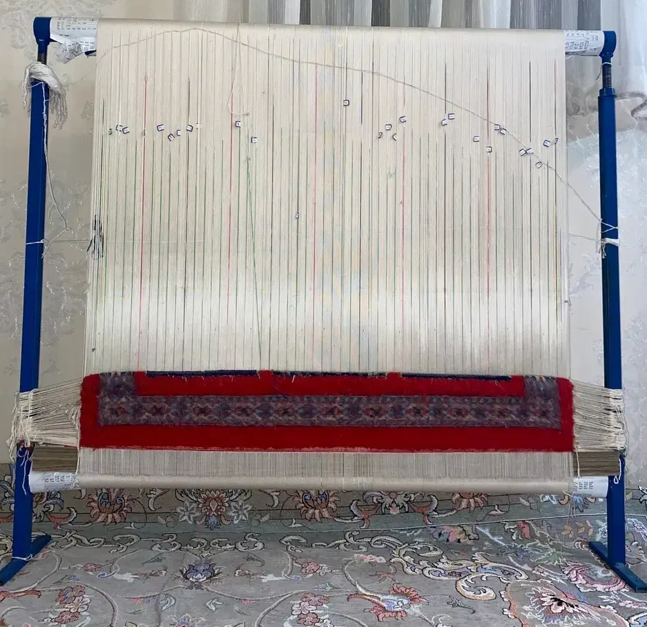 دار قالی به همراه نخ و نقشه و مقداری بافته شده|لوازم خیاطی و بافتنی|ری, شهرری|دیوار