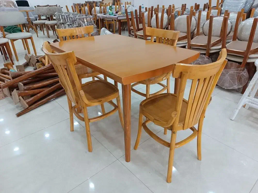 ناهارخوری نامبروان رشت|میز و صندلی غذاخوری|رشت, رودبارتان|دیوار