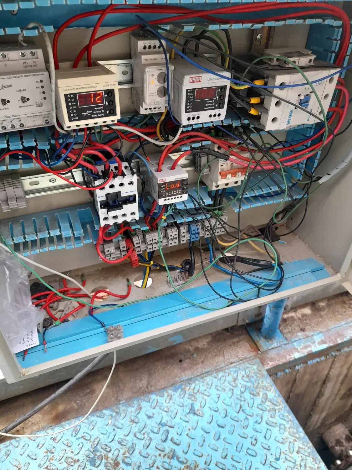 برقکار صنعتی  ساخت و بازسازی تابلو برق|خدمات پیشه و مهارت|رباط‌کریم, رباط‌کریم|دیوار