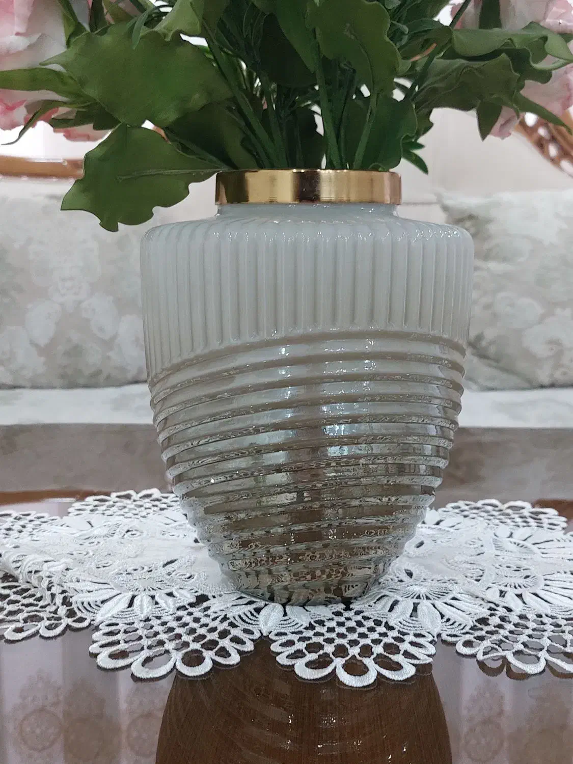 گلدون به همراه گل های مصنوعی|گل مصنوعی|نظرآباد, نظرآباد|دیوار