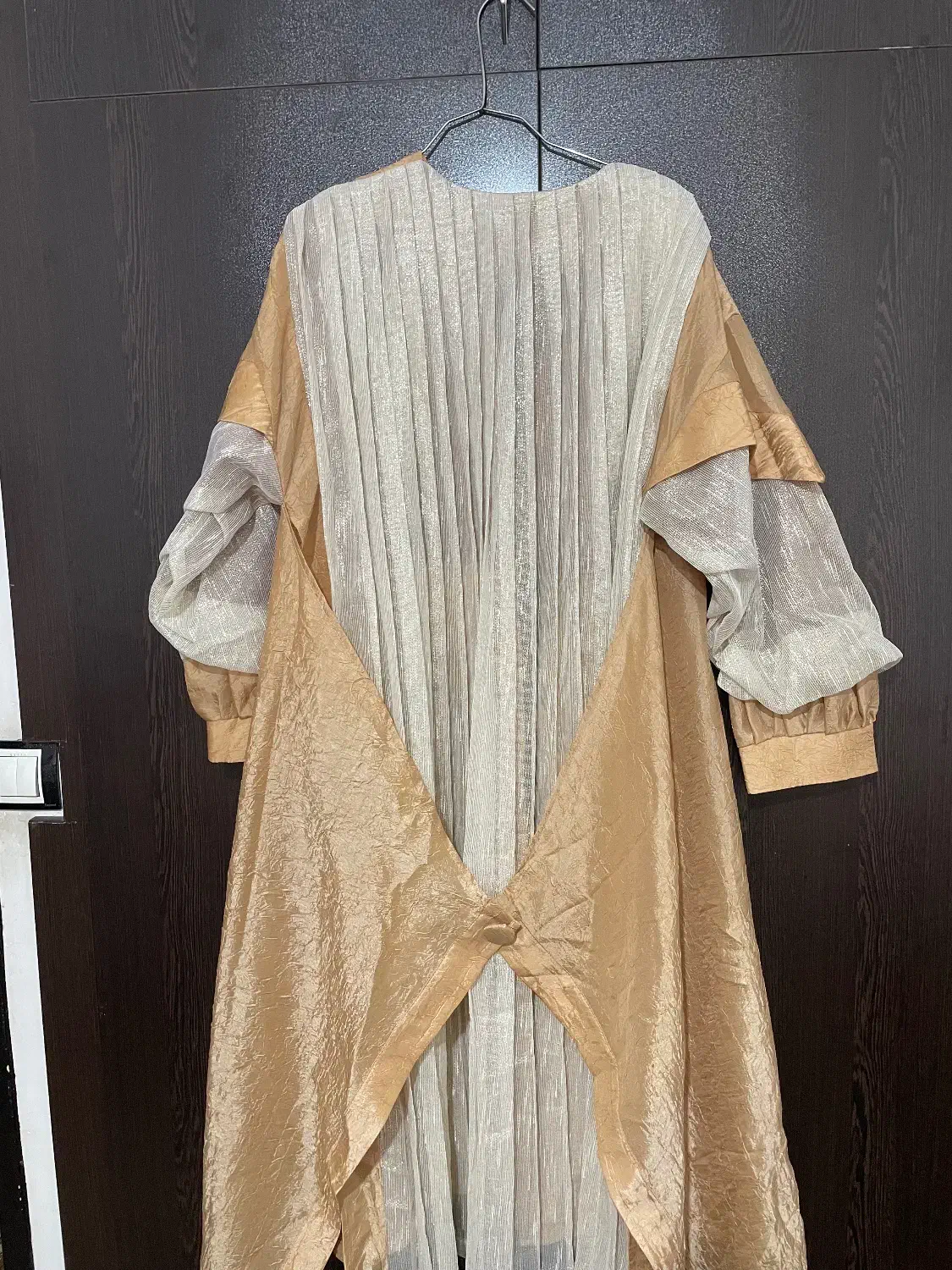 مانتو مجلسی مزونی|لباس|رشت, سعدی (تختی)|دیوار