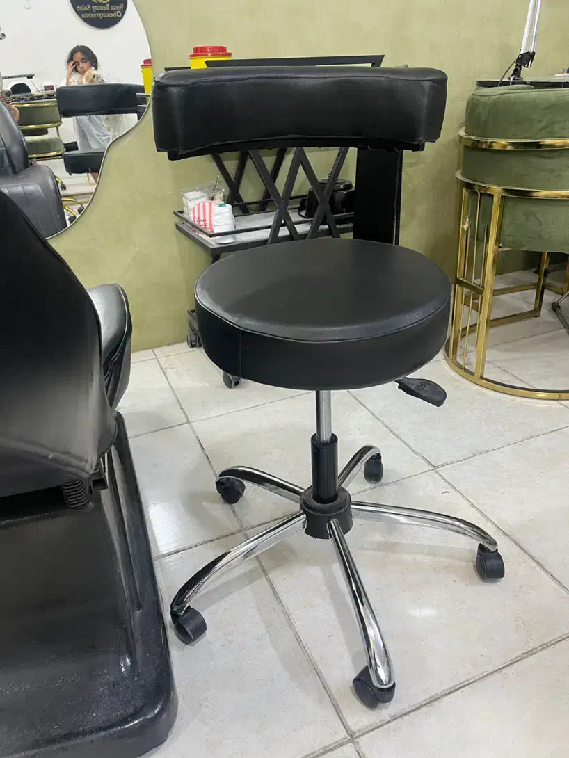 تعدادی صندلی نو|آرایشگاه و سالن‌های زیبایی|اصفهان, همدانیان|دیوار