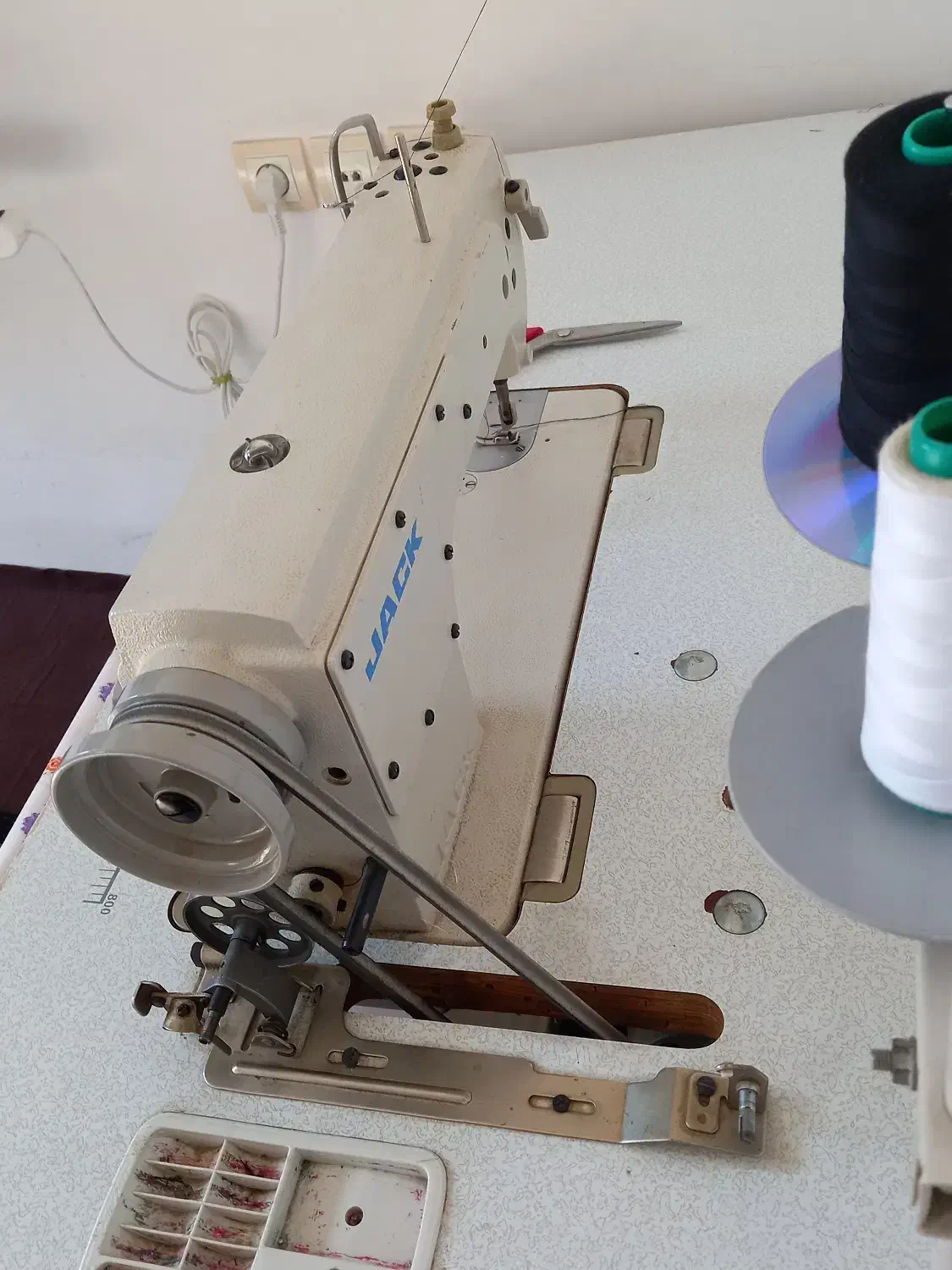 فروش چرخ خیاطی وسردوز|چرخ خیاطی و ریسندگی|کرفتو, |دیوار