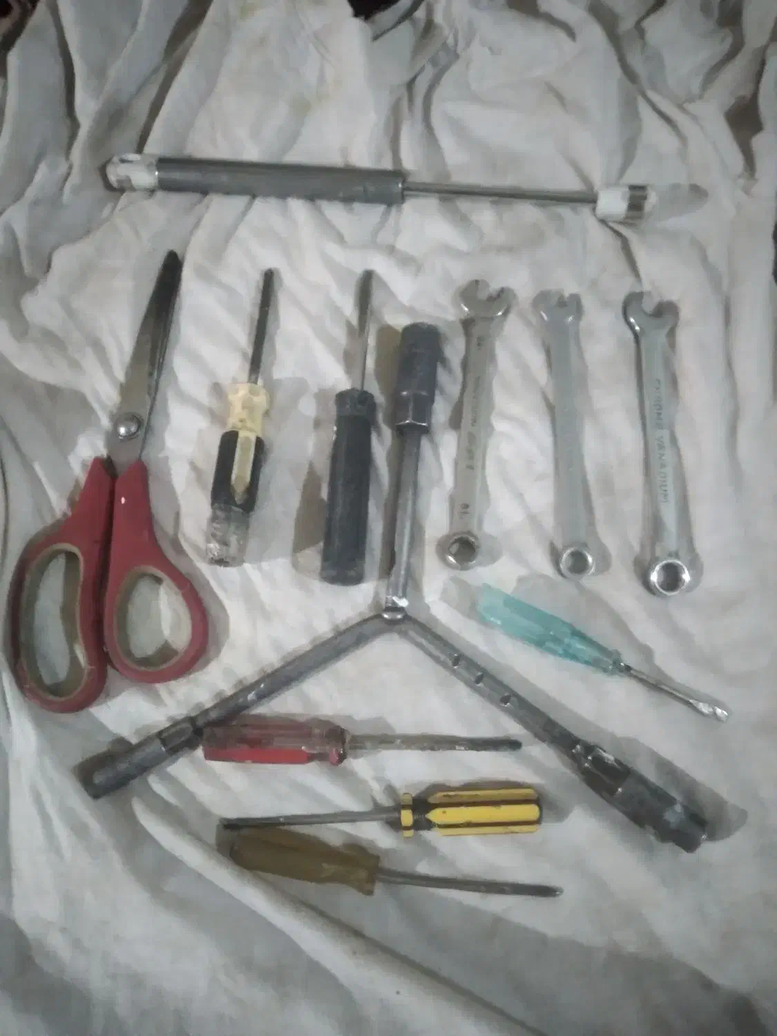 تعدادی اچار و پیچ گوشتی سالم|ابزارآلات|زاهدان, |دیوار