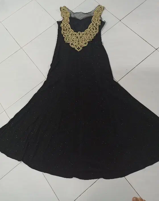 لباس مجلسی|لباس|پیشوا, |دیوار