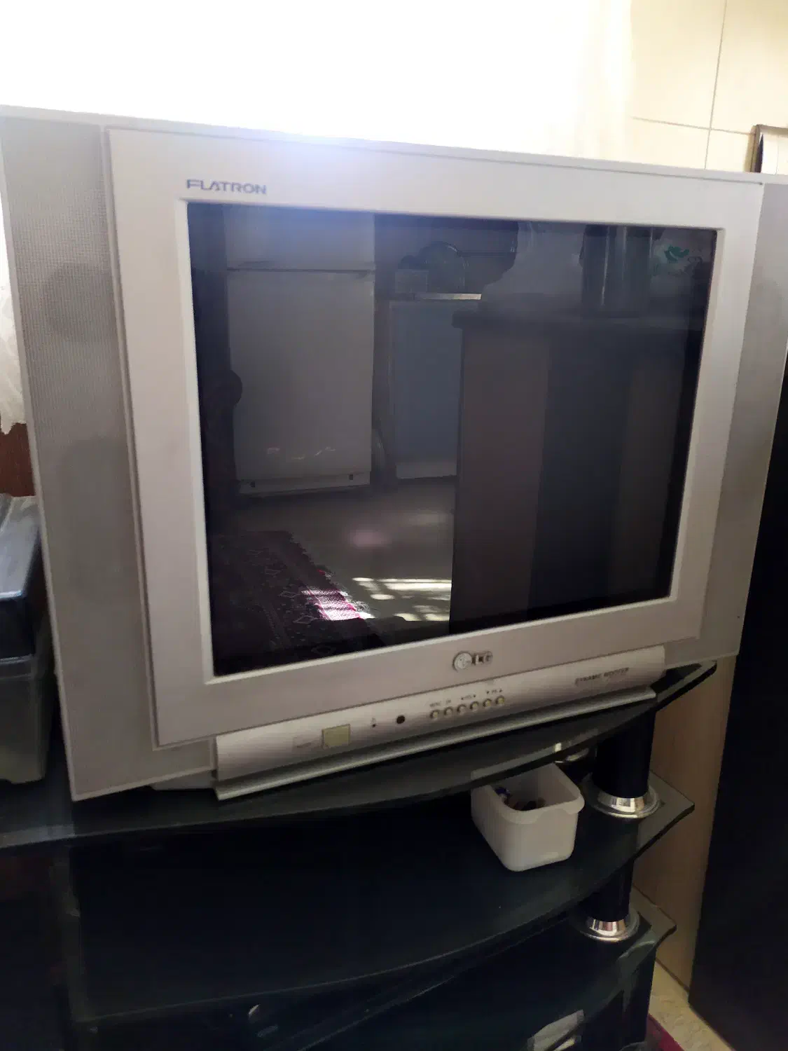 تلویزیون و میز تلویزیون|تلویزیون و پروژکتور|رامجین, |دیوار