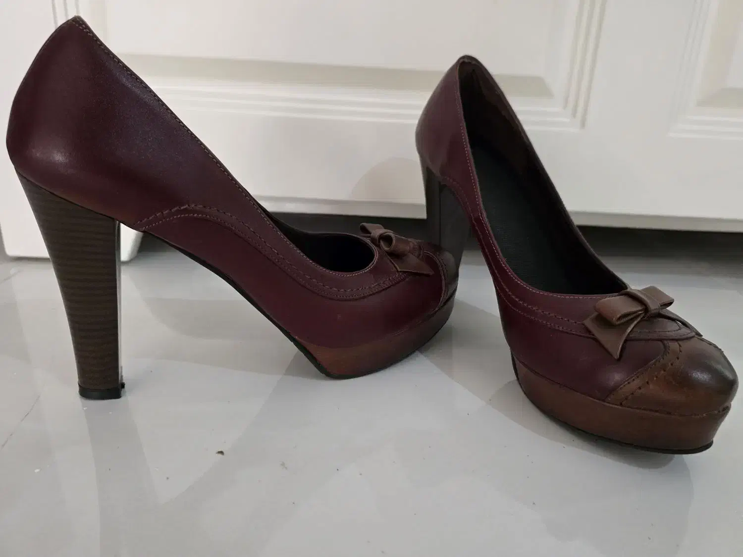 کفش چرم|کیف، کفش، کمربند|اندیشه, اندیشه فاز ۴|دیوار