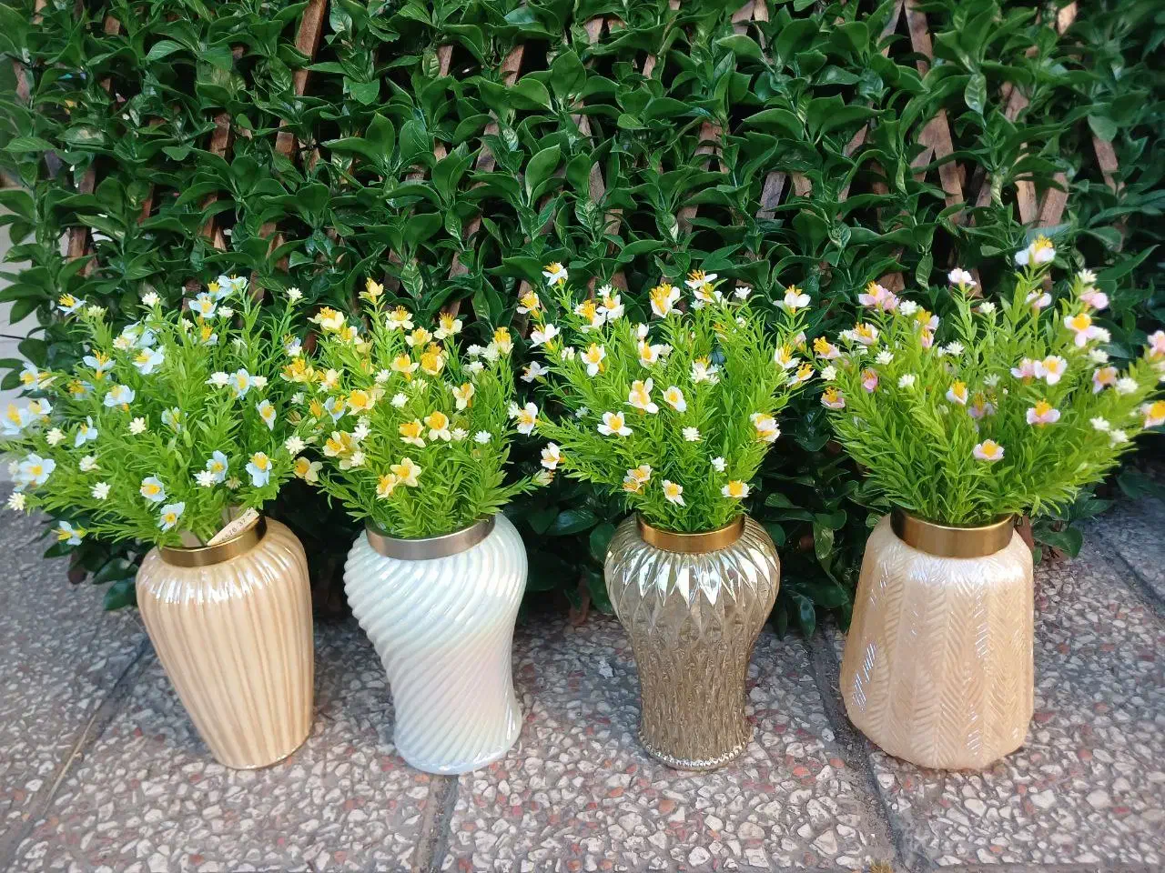 گلدان بلوری تزیینی با گل مصنوعی|گل مصنوعی|سیرجان, |دیوار