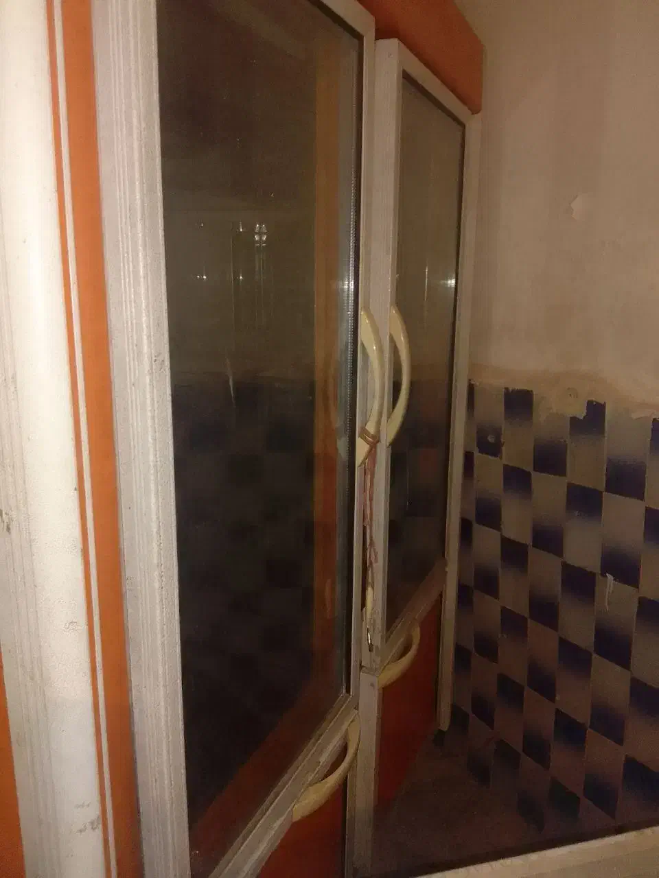 یخچال ویترینی|یخچال و فریزر|سرخنکلاته, |دیوار