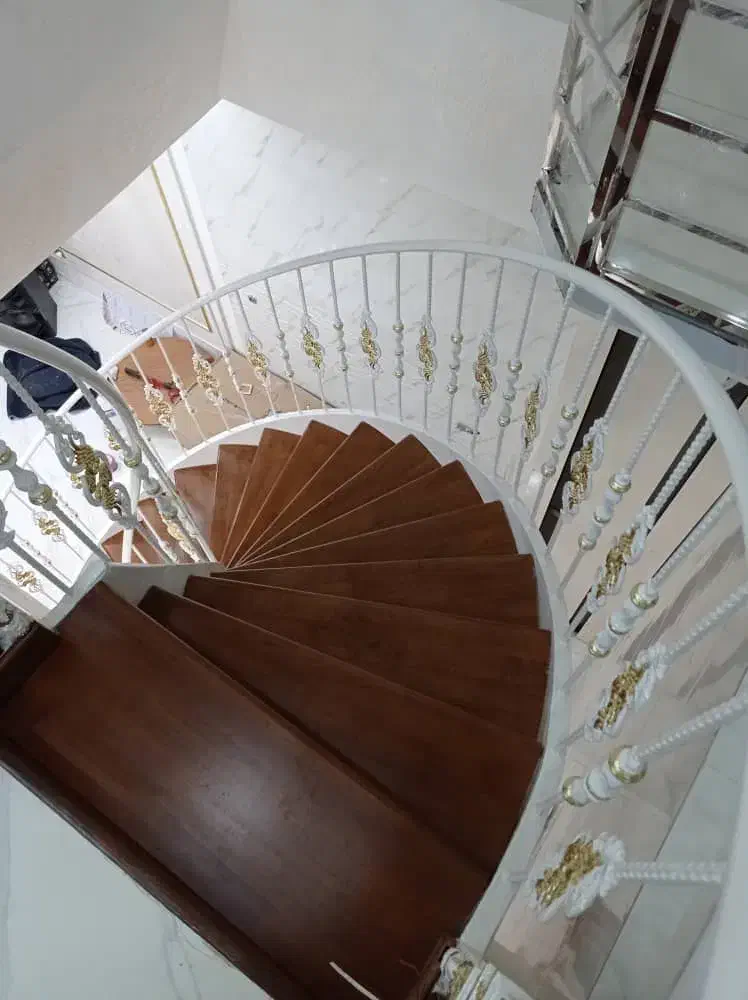 ساخت ونصب انواع پله های باکس دو محور و معلق و گرد|خدمات پیشه و مهارت|شهریار, شهرک شاهد|دیوار