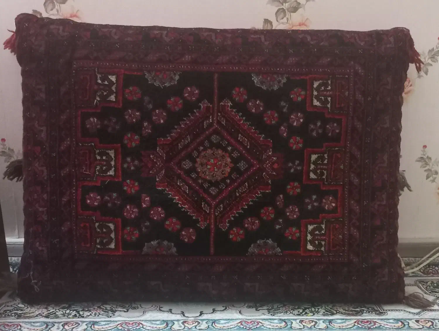 پستی دستباف پشمی|پشتی|مشهد, سرافرازان|دیوار