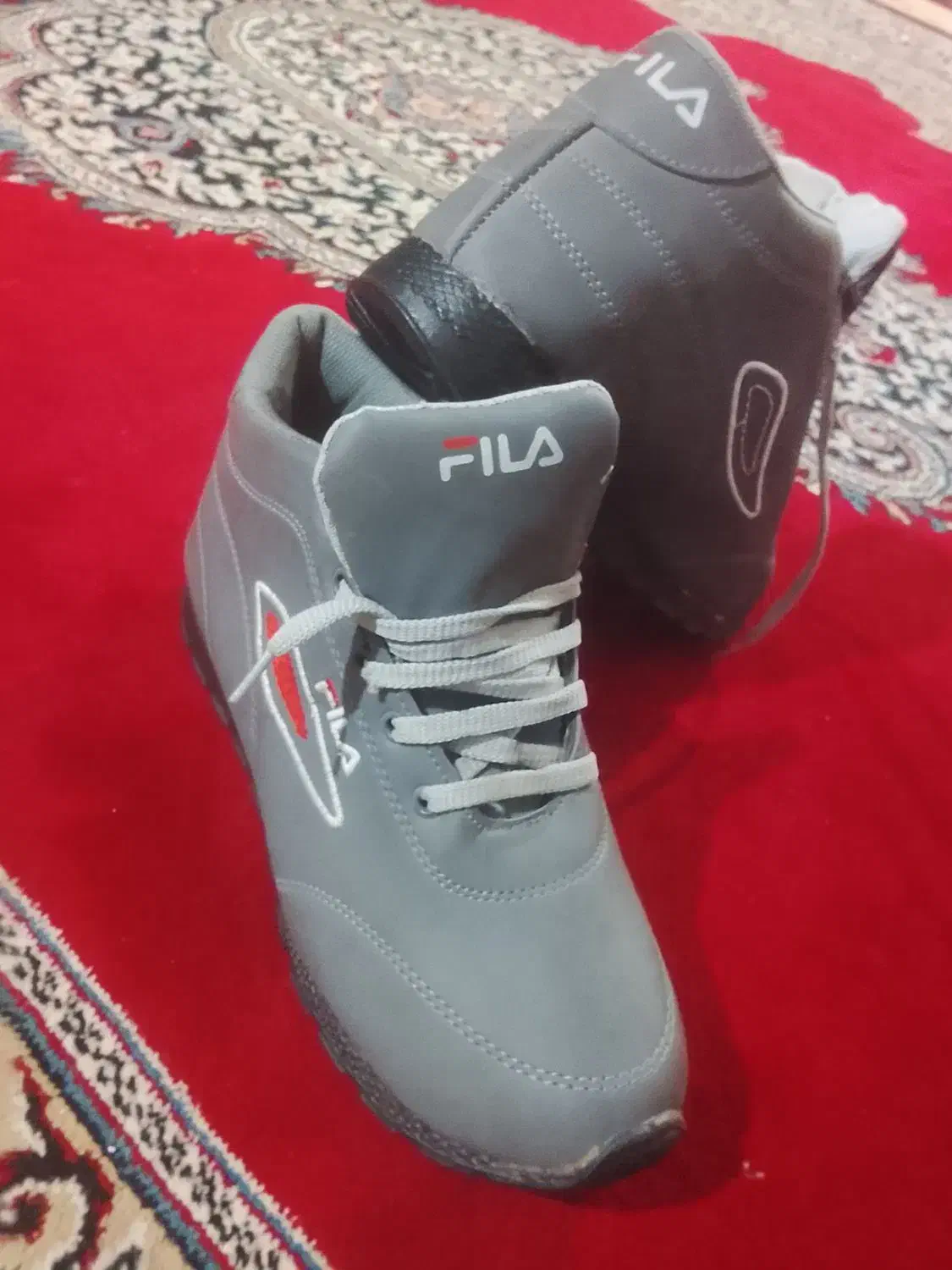 کفش.|کیف، کفش، کمربند|یاسوج, |دیوار