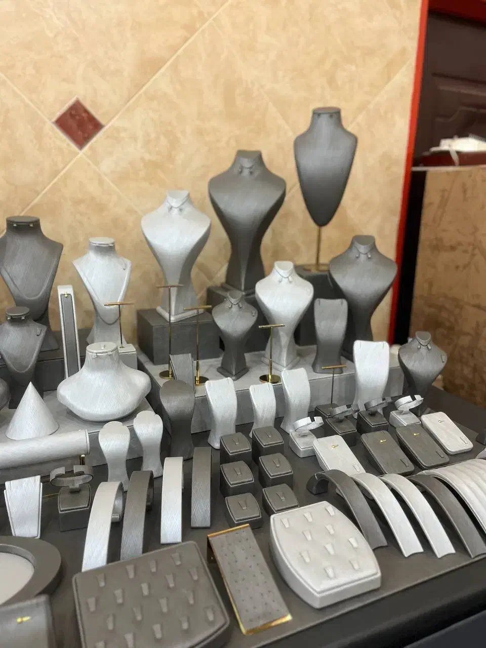 ویترین طلا/ دکور طلا/مانکن طلا/ استند/کار اماده|فروشگاه و مغازه|ورامین, شهرک ولیعصر|دیوار