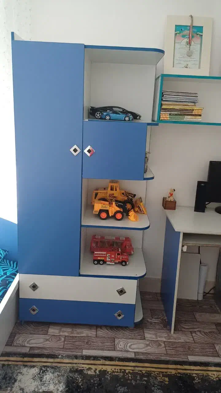 کامپیوتر تخت خواب ،صندلیچرخ دار، میز کامپیوتر ،|مبلمان خانگی و میز عسلی|گلپایگان, |دیوار