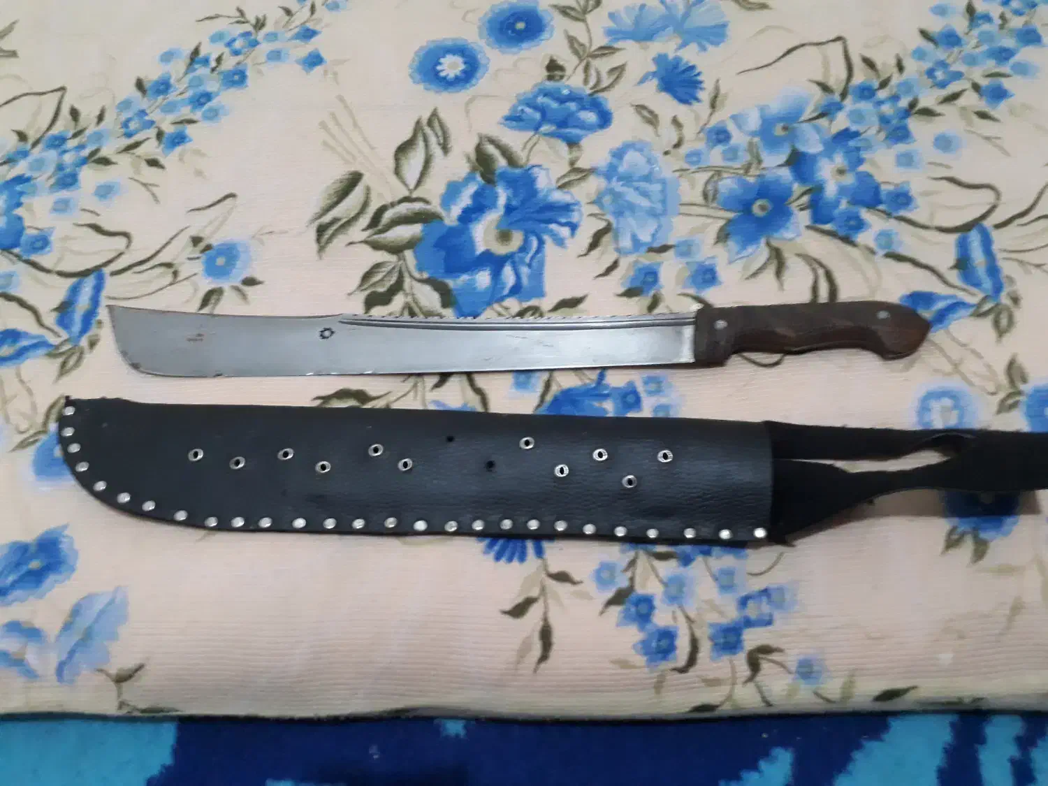 چاقو|کلکسیون اشیاء عتیقه|فلاورجان, |دیوار