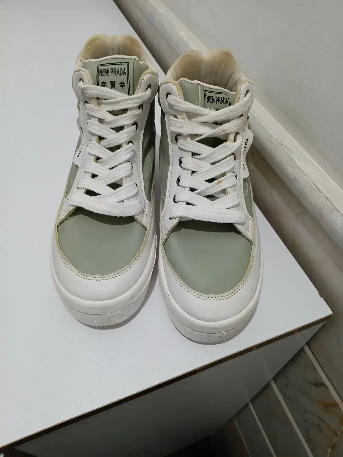 نیم بوت|کیف، کفش، کمربند|قم, چهل درخت‎|دیوار