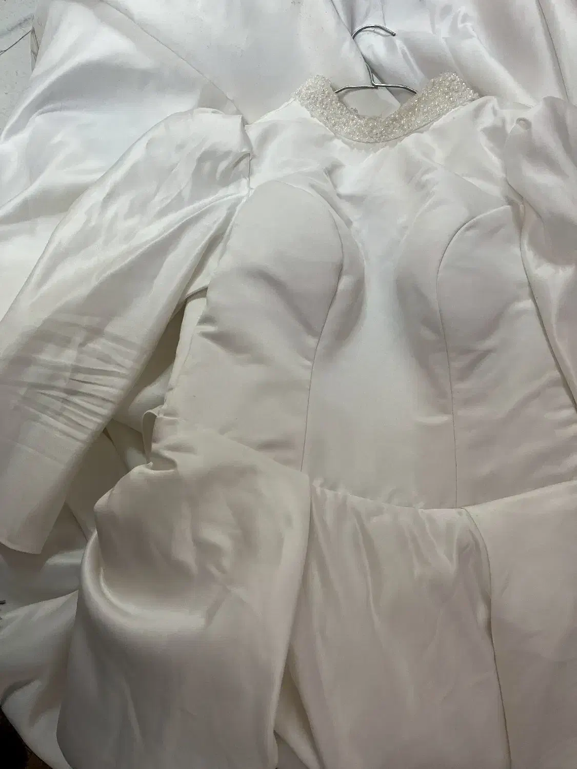 لباس عروس|لباس|رباطکریم, رباطکریم|دیوار