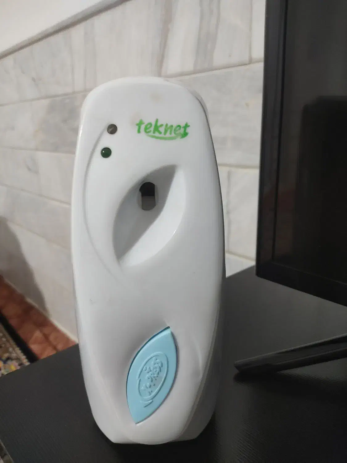 طاووس برنجی زیبا و دستگاه خوشبو کننده هوا|مجسمه، تندیس، ماکت|قم, دروازه چوبی|دیوار