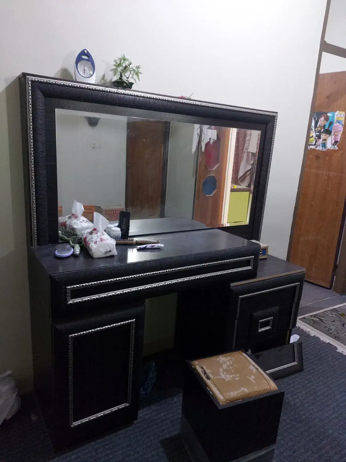 میز ارایشی و تعدادی لوازم دیگه|حراج|برازجان, |دیوار