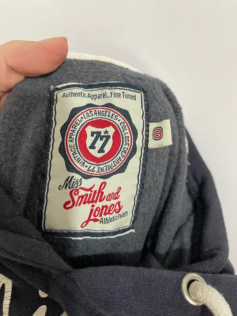 هودی خارجی|لباس|شاهین‌شهر, فردوسی|دیوار