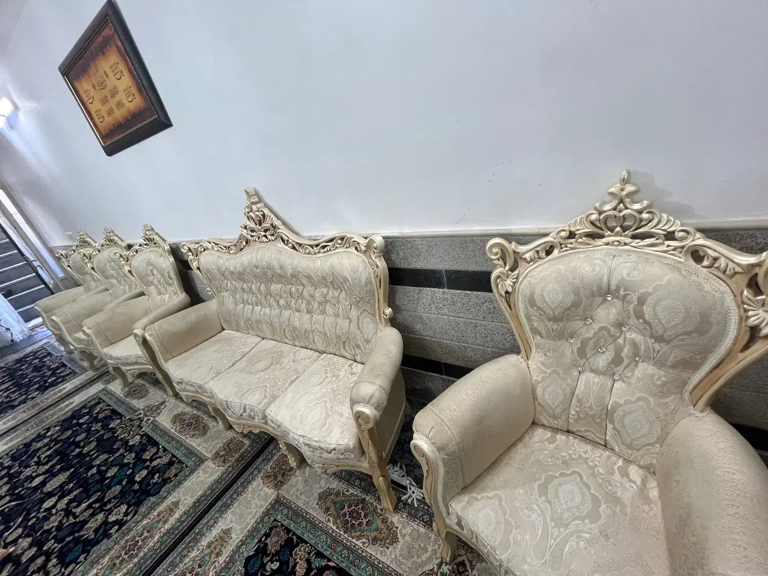 مبل سلطنتی 9 نفره تمیز|مبلمان خانگی و میز عسلی|قم, شهدا|دیوار