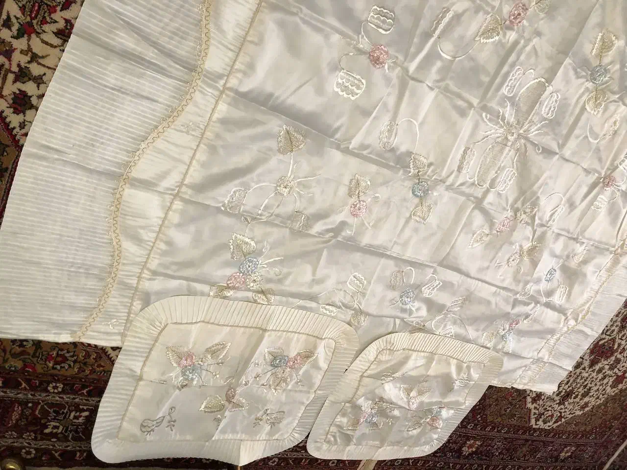 روتختی سفید دو نفره گل دوزی|سرویس روتختی|میاندوآب, |دیوار