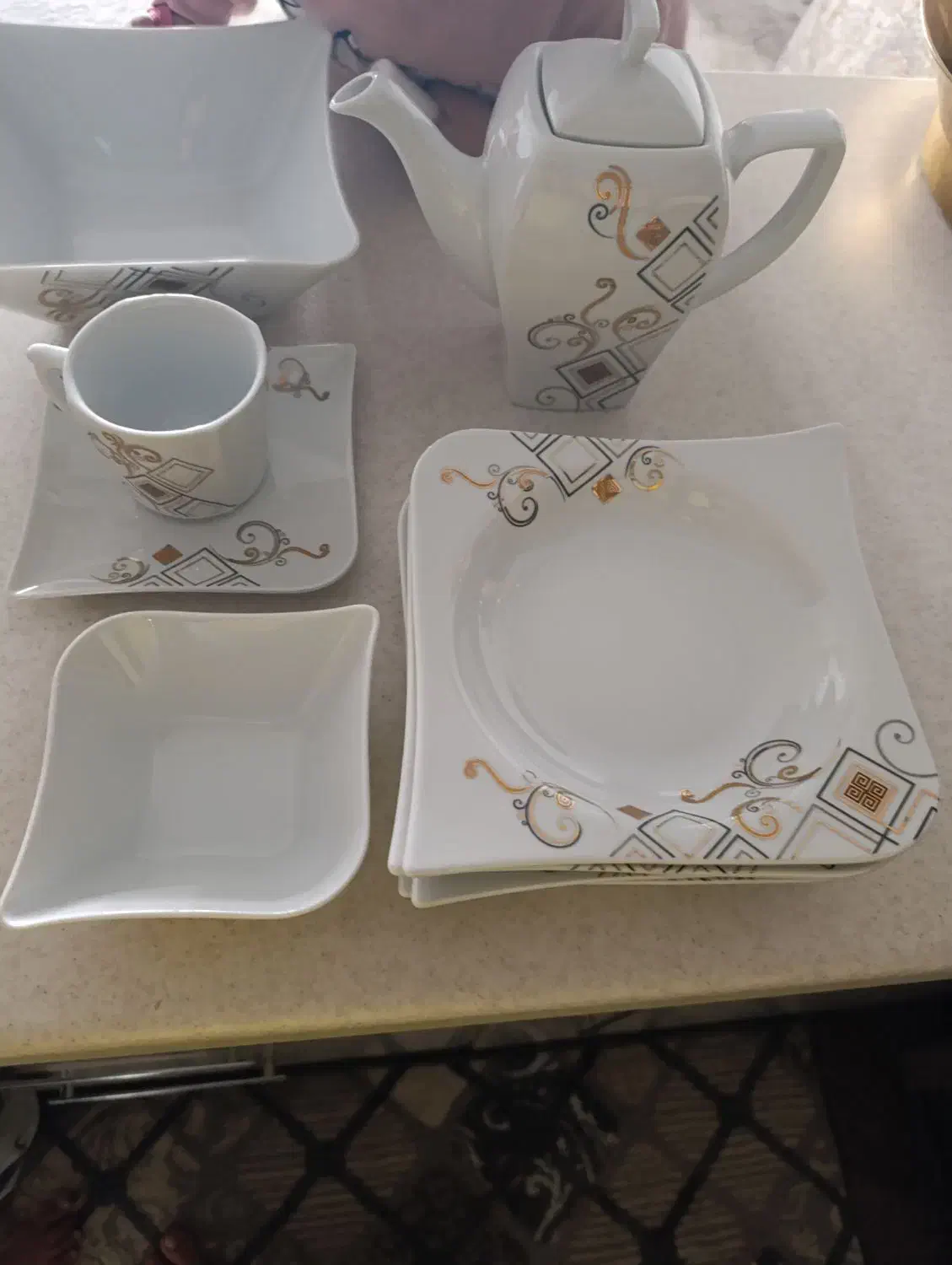 چینی توس 18نفره|ظروف سرو و پذیرایی|زنجان, |دیوار