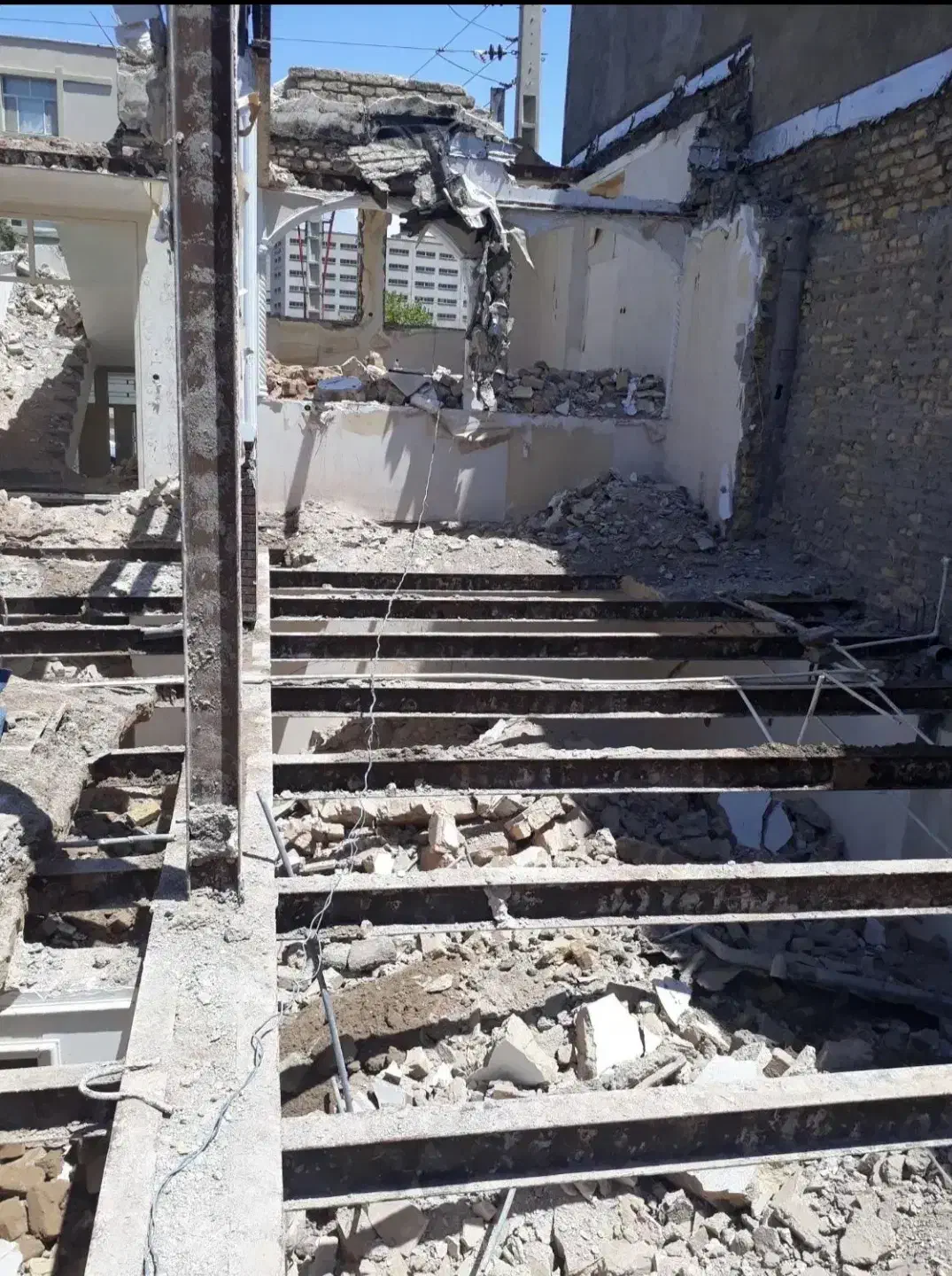 تخریب ساختمان بتنی وکلنگی|خدمات پیشه و مهارت|زنجان, |دیوار