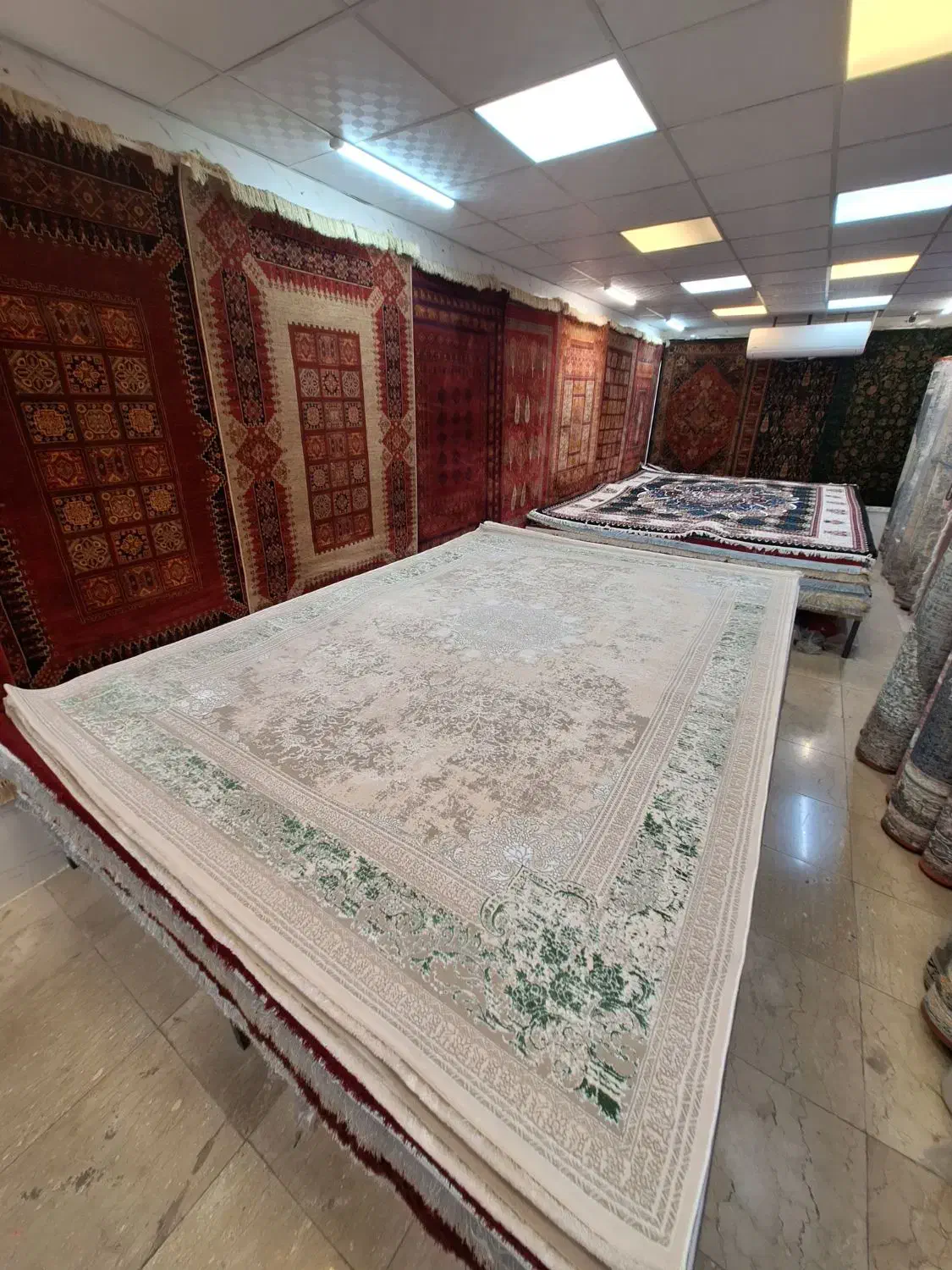 فرش مارون ۹ متری سبز و بژ و طوسی سبز|فرش|مشهد, امیر|دیوار