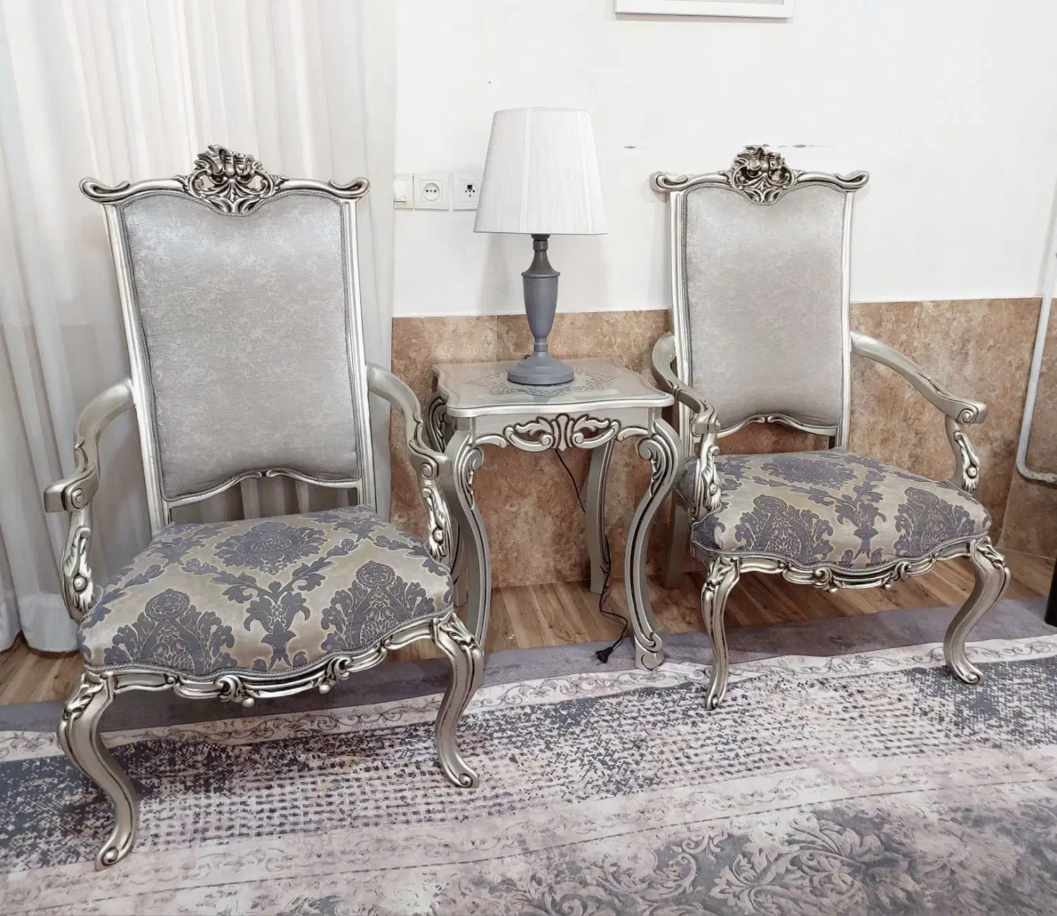 مبل کلاسیک با میزا و رومیزیاش|مبلمان خانگی و میز عسلی|مشهد, رضاشهر|دیوار