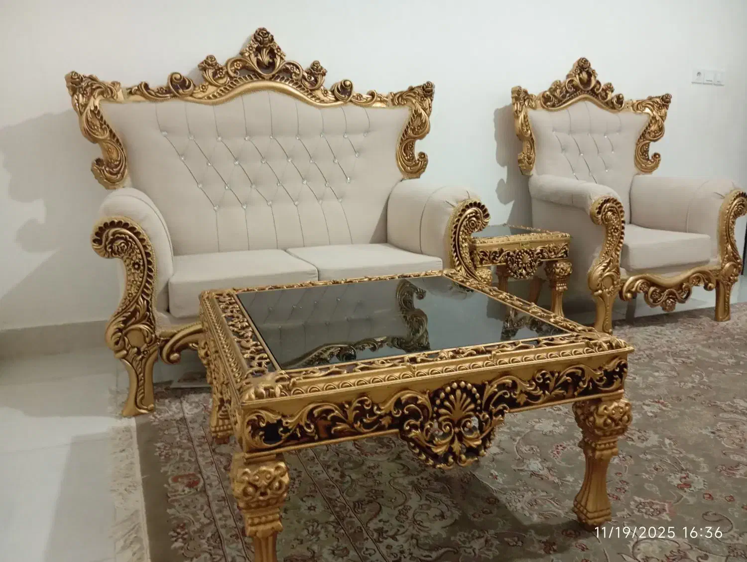 مبل سلطنتی هفت نفره|مبلمان خانگی و میز عسلی|بیرجند, |دیوار